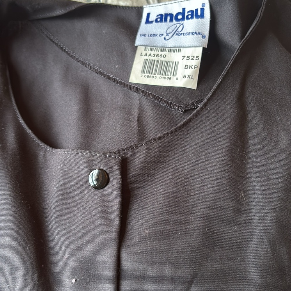 Women’s snap front scrub jackets - Picture 2 of 2